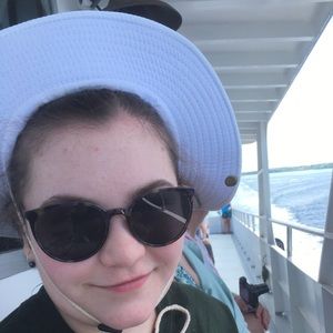 Meet your Posher, Maeve